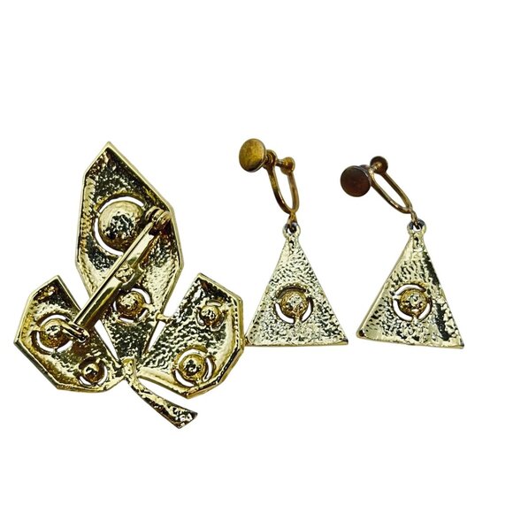 Textured Gold Tone Leaf Brooch & Earrings Set W/ Cobalt Blue Rhinestones (5752) - Picture 12 of 12